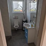Апартаменты Ruhiges Dachgeschoss-apartment Im Suedosten Von *