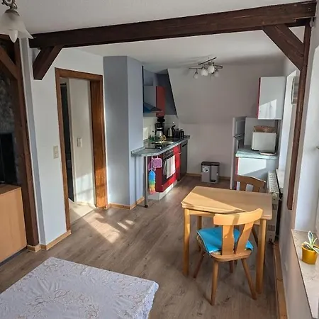 Ruhiges Dachgeschoss-apartment Im Suedosten Von