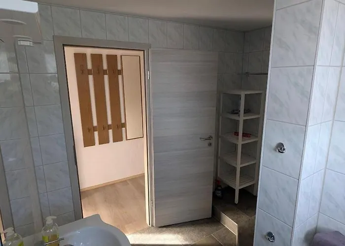 Ruhiges Dachgeschoss-apartment Im Suedosten Von Apartament