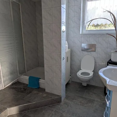 Appartement Ruhiges Dachgeschoss-apartment Im Suedosten Von